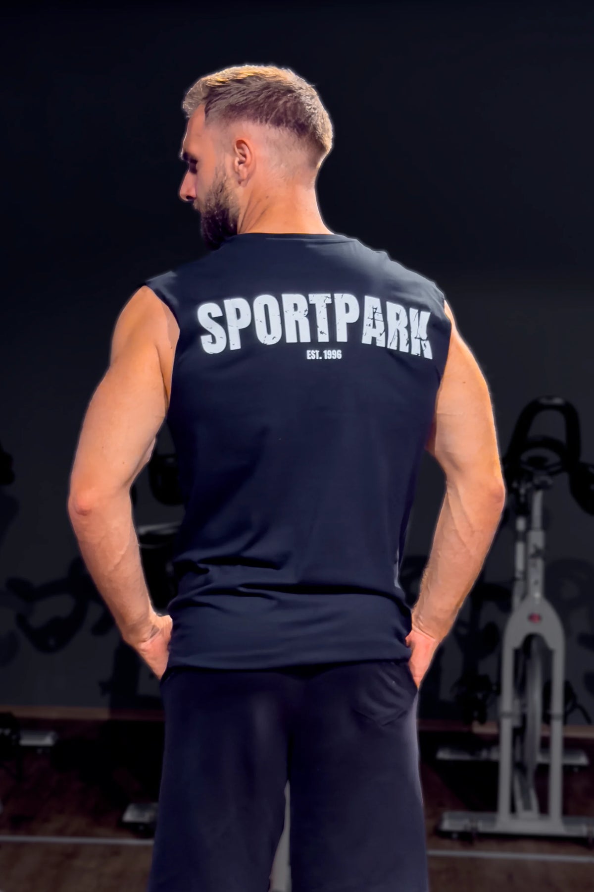 Tanktop-schwarz-hinten